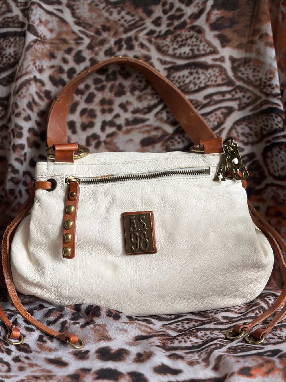 NWT A.S. 98 Leather bag in Milk/Natural Color Leather hand carry or Shoulder Bag - Picture 6 of 10
